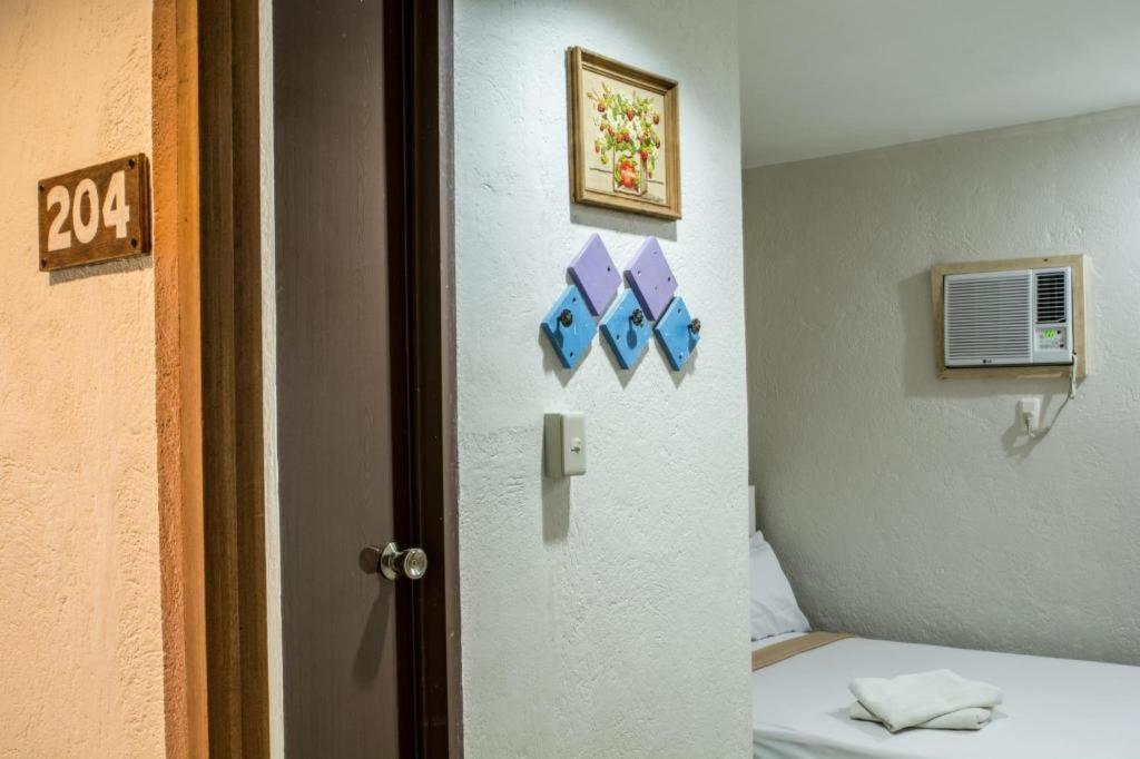Hotel Avenija Olongapo City Exteriör bild