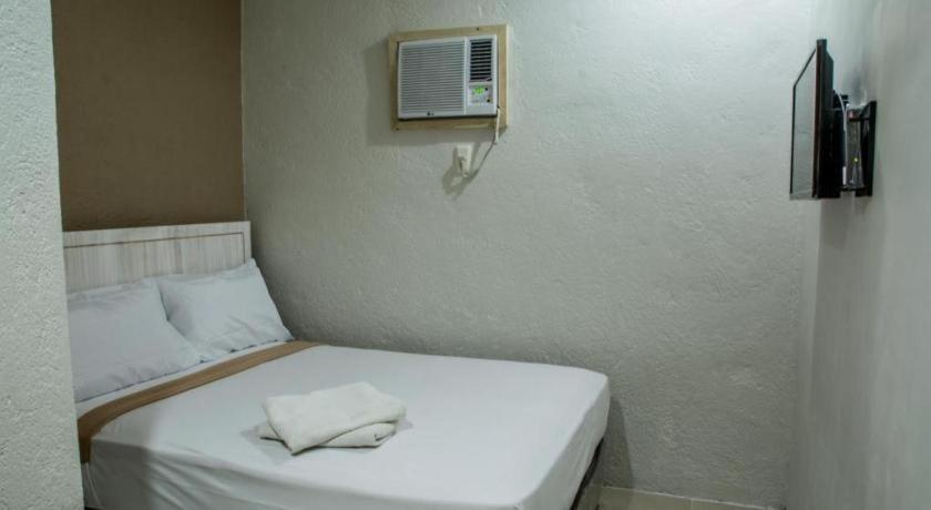 Hotel Avenija Olongapo City Exteriör bild